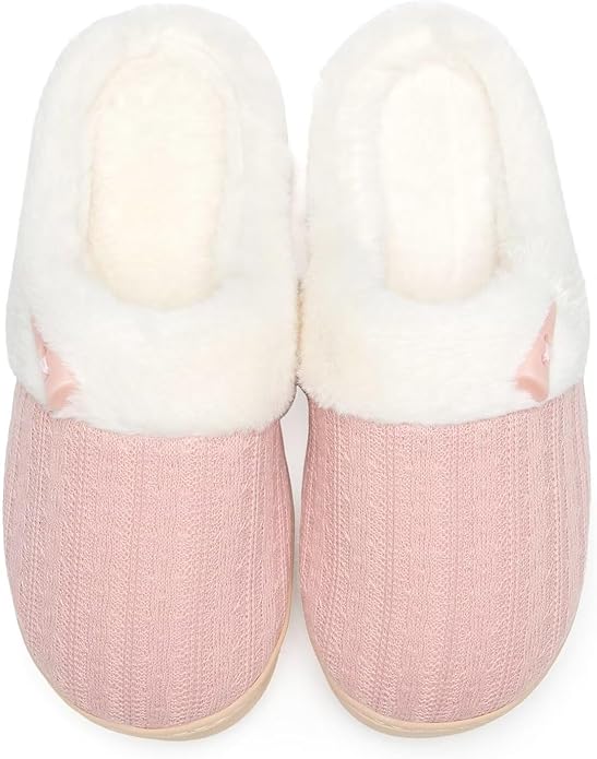 Women’s cozy fuzzy slippers in knitted fabric with faux fur lining